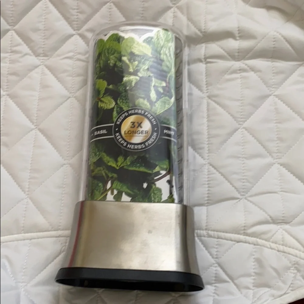 1 pc BRAND NEW of PREPARA herb keeper